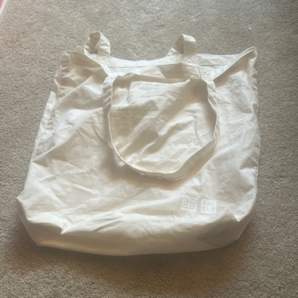 Uniqlo Off-White Tote Bag with Minimalist Design and Sturdy Handles
